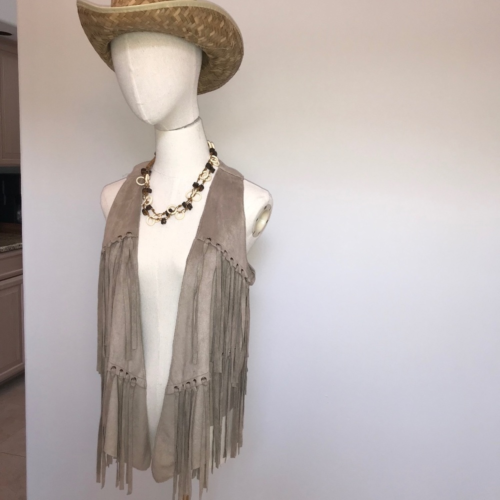 Women's VOICE OF CALIFORNIA Beige Fringed Faux Suede Western Style Vest Size S
